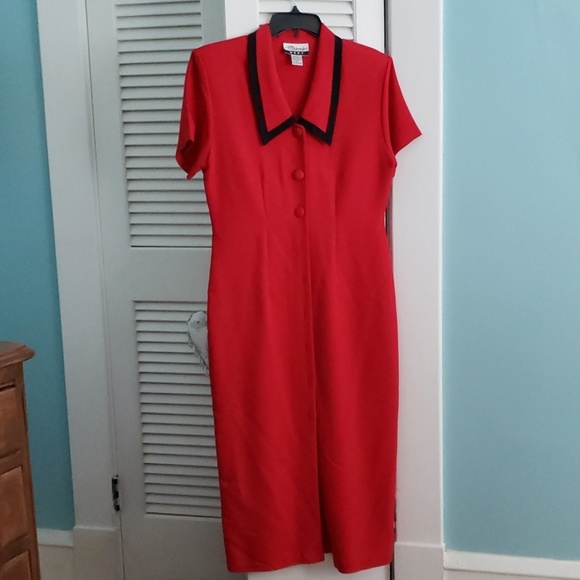 Dress - Picture 1 of 3